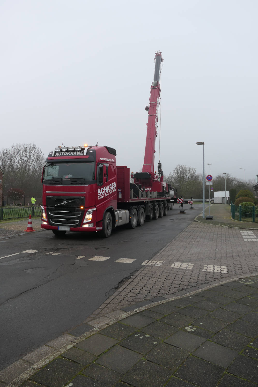 14.01.2022: Aufbau PoP - Kran für das Überheben